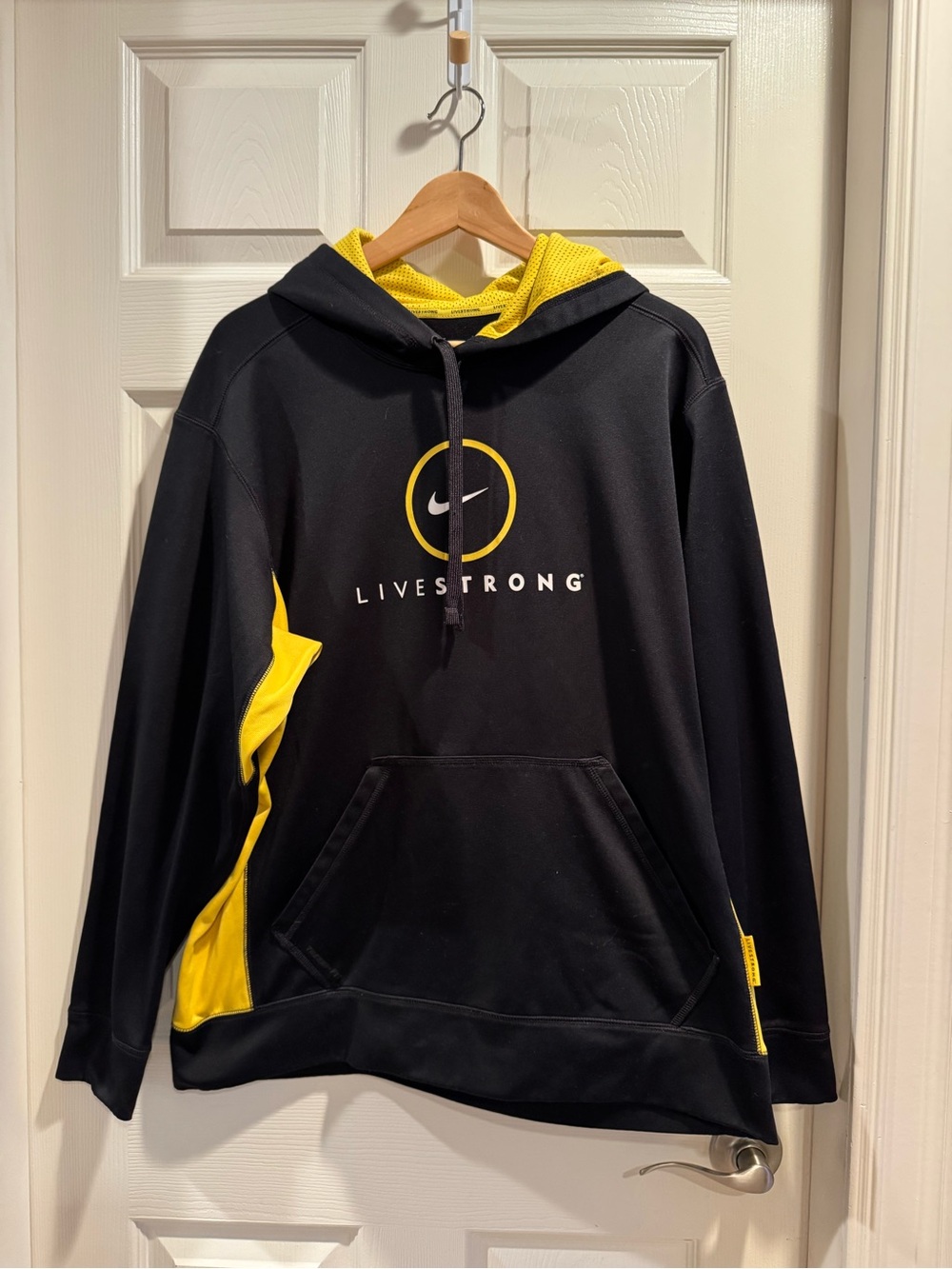 Nike LIVESTRONG Therma-FIT Hoodie Black Yellow Men's Large Pullover Gym Training
